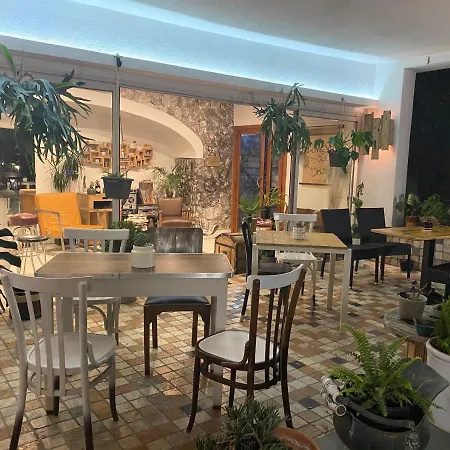 Black Market Отель