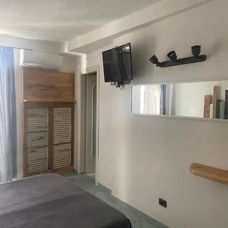 Black Market Hotel 3*