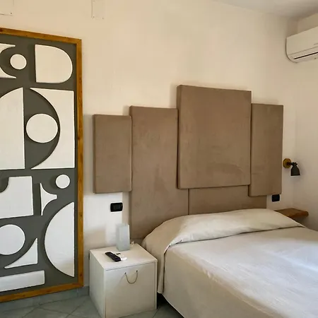 Hotel Black Market