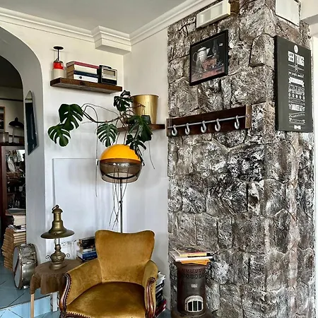 Black Market 3* Isquia