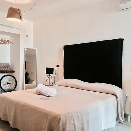 Black Market Hotel Isquia