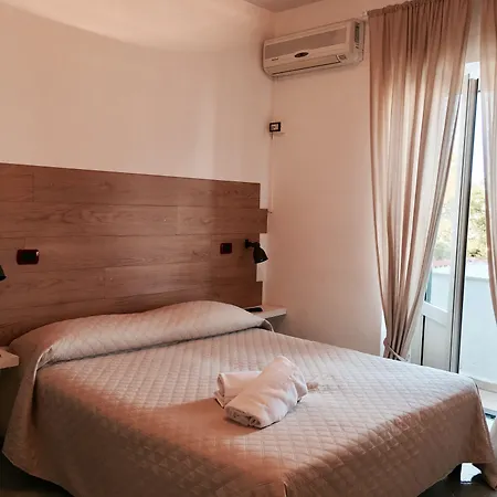 Black Market Hotel Isquia