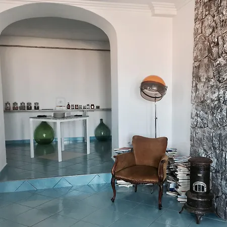 Hotel Black Market