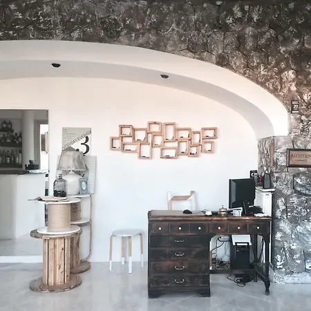 Hotel Black Market Isquia