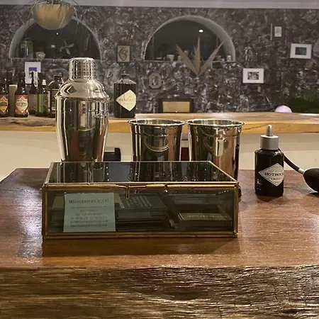 Hotel Black Market Isquia