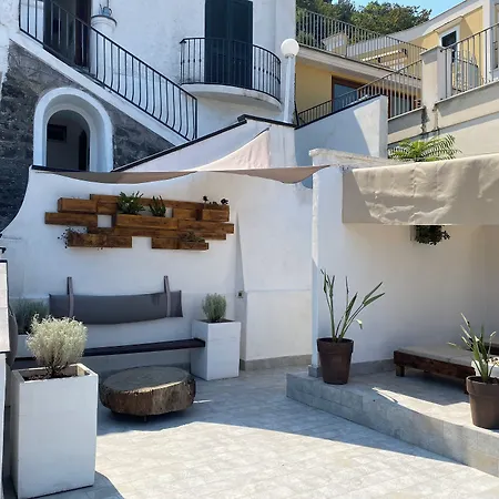 Black Market Hotel Isquia