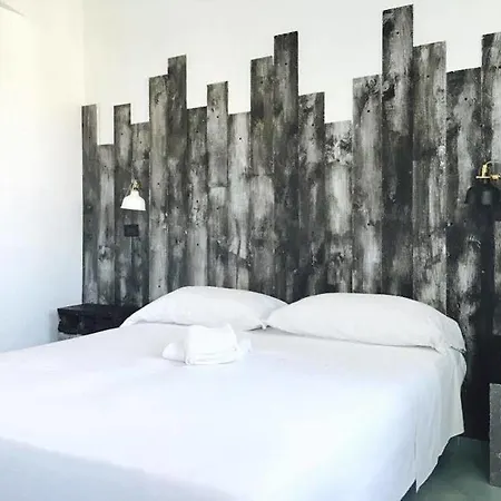 Black Market Hotel Ísquia