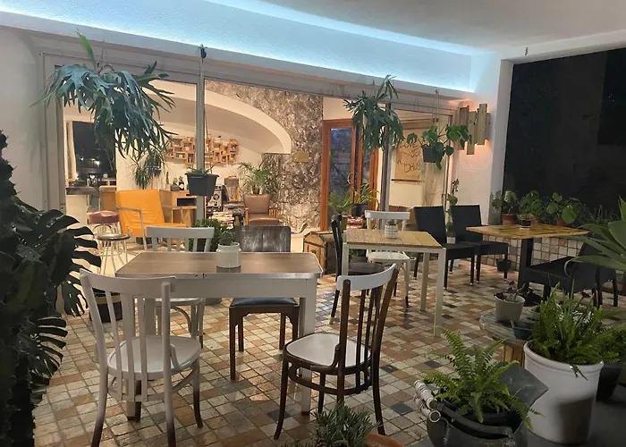 Black Market Отель