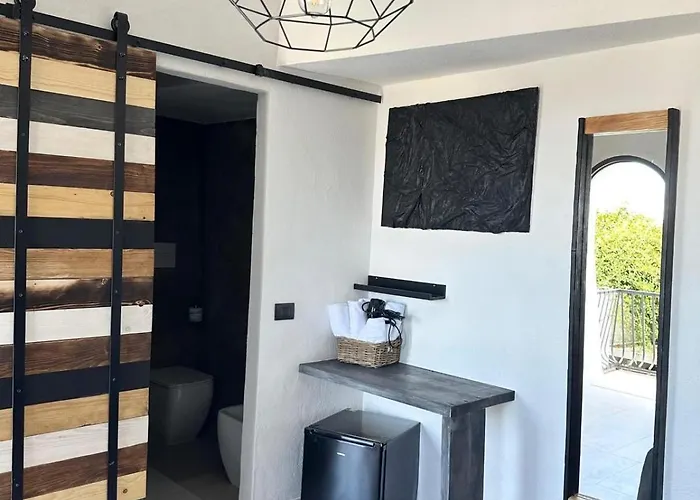 Отель Black Market Искья