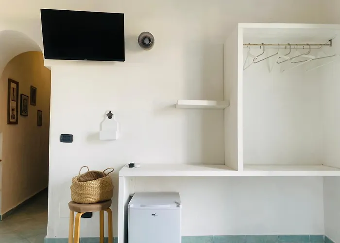 Отель Black Market Искья