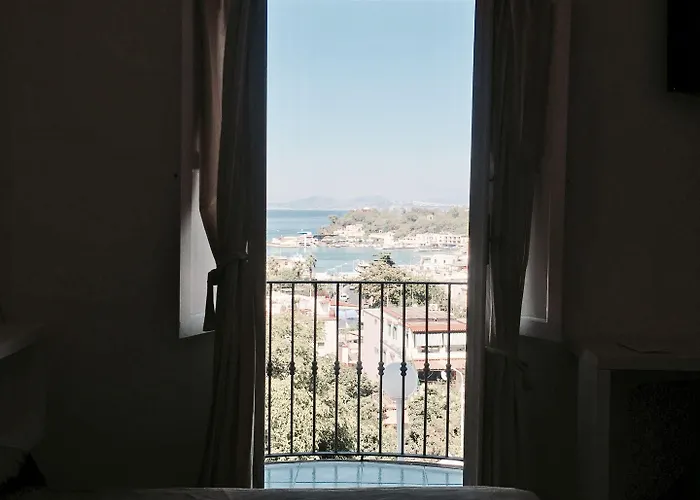 Отель Black Market