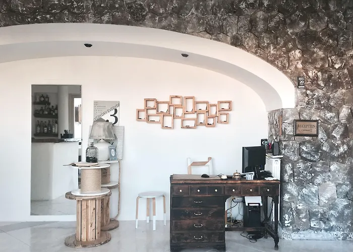 Отель Black Market Искья