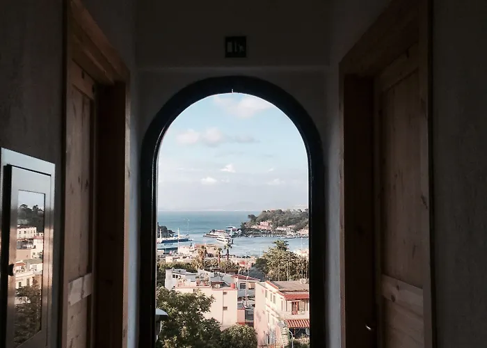 Отель Black Market Искья