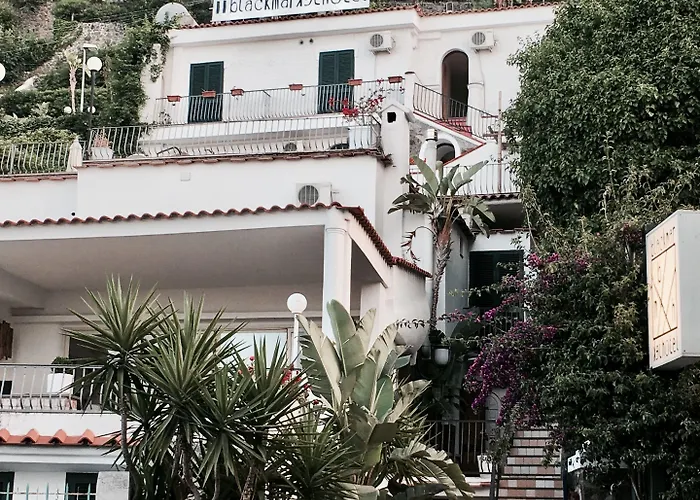 Black Market Искья