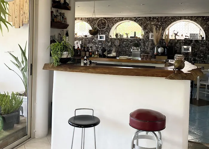 Отель Black Market Искья