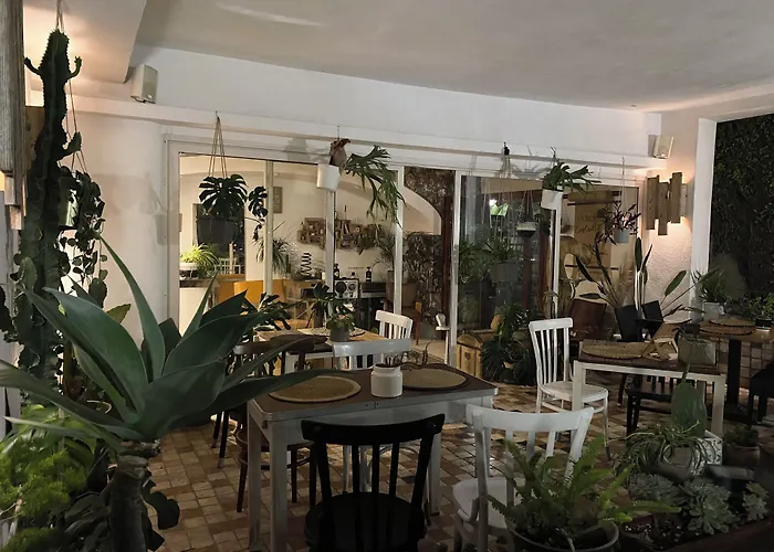 Black Market Отель