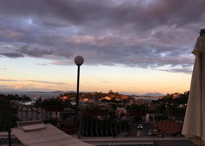 Отель Black Market Искья