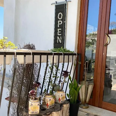 Ξενοδοχείο Black Market Ίσκια